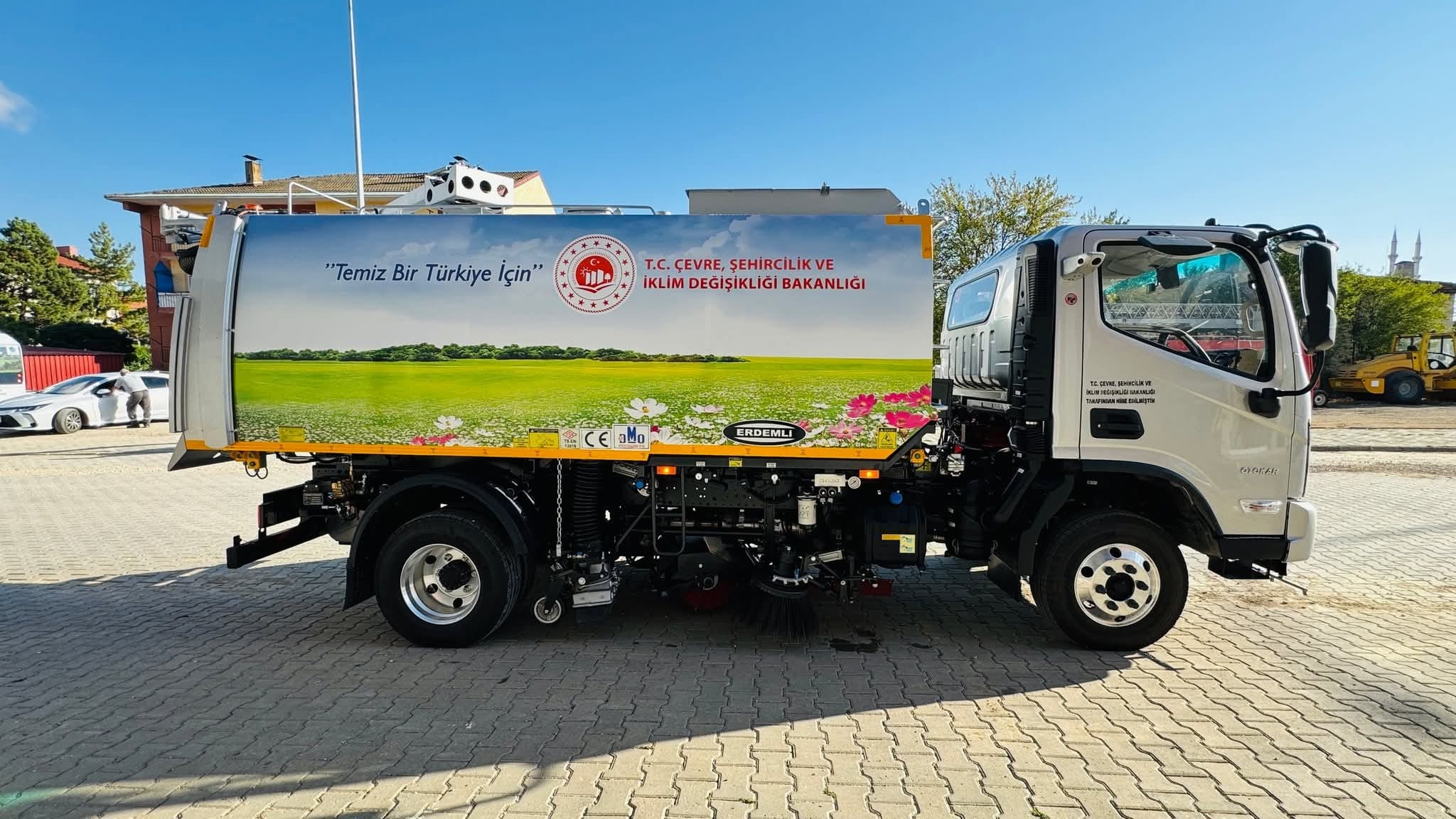 Eflani Belediyesine Sıfır Yol Süpürme Aracı