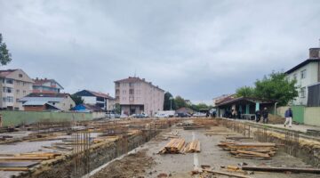 Eflani’de Pazar Yerinin Üzeri Kapatılıyor.