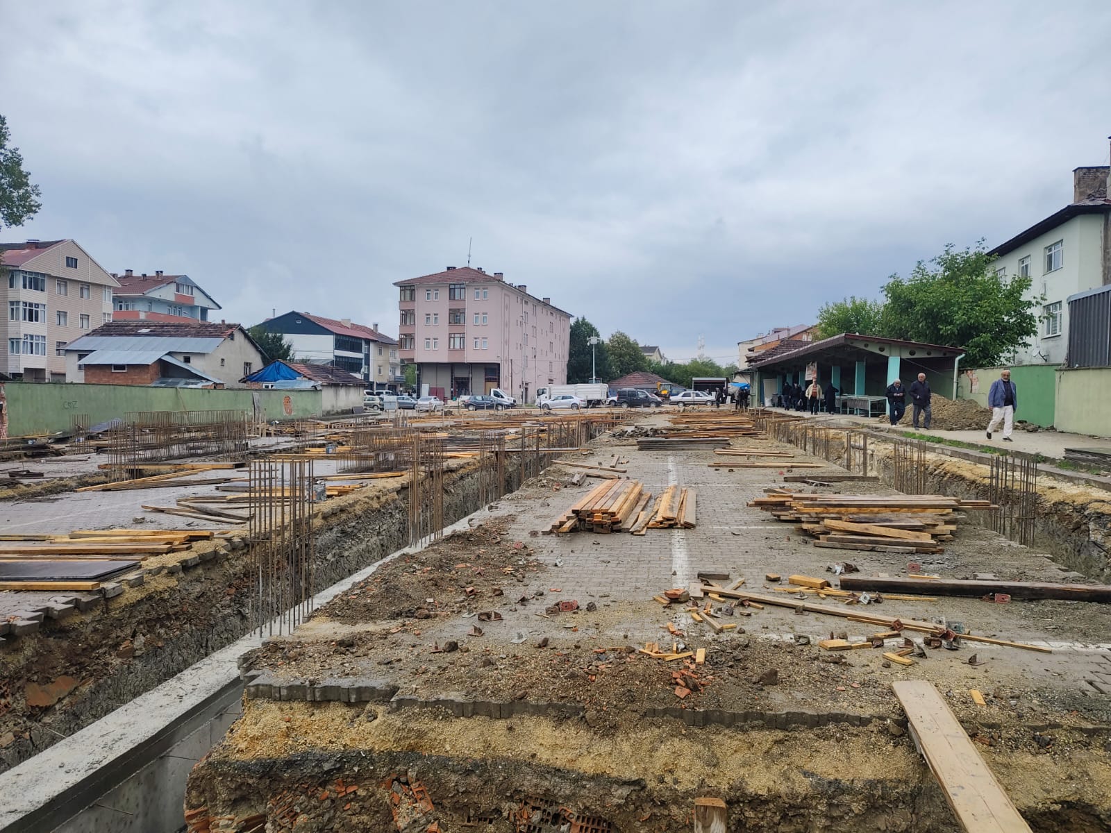 Eflani’de Pazar Yerinin Üzeri Kapatılıyor.