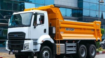 KARDEMİR’DEN BELEDİYE VE KIZILAY’A ARAÇ DESTEĞİ