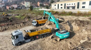 ADALET SARAYINDA İLK KAZMA VURULDU