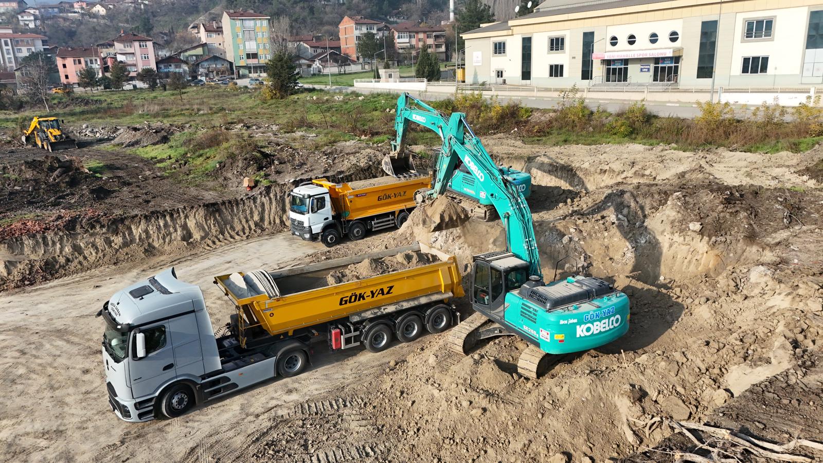 ADALET SARAYINDA İLK KAZMA VURULDU