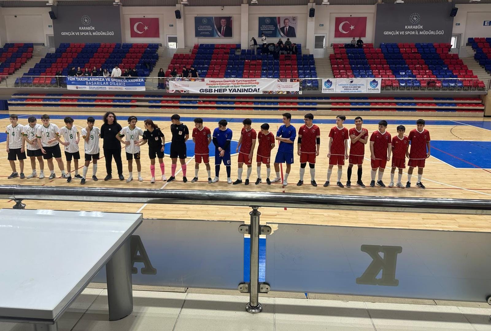 Karabük MY Kolej Anadolu lisesi erkek Futsal takımı Fırtına Gibi Esiyor
