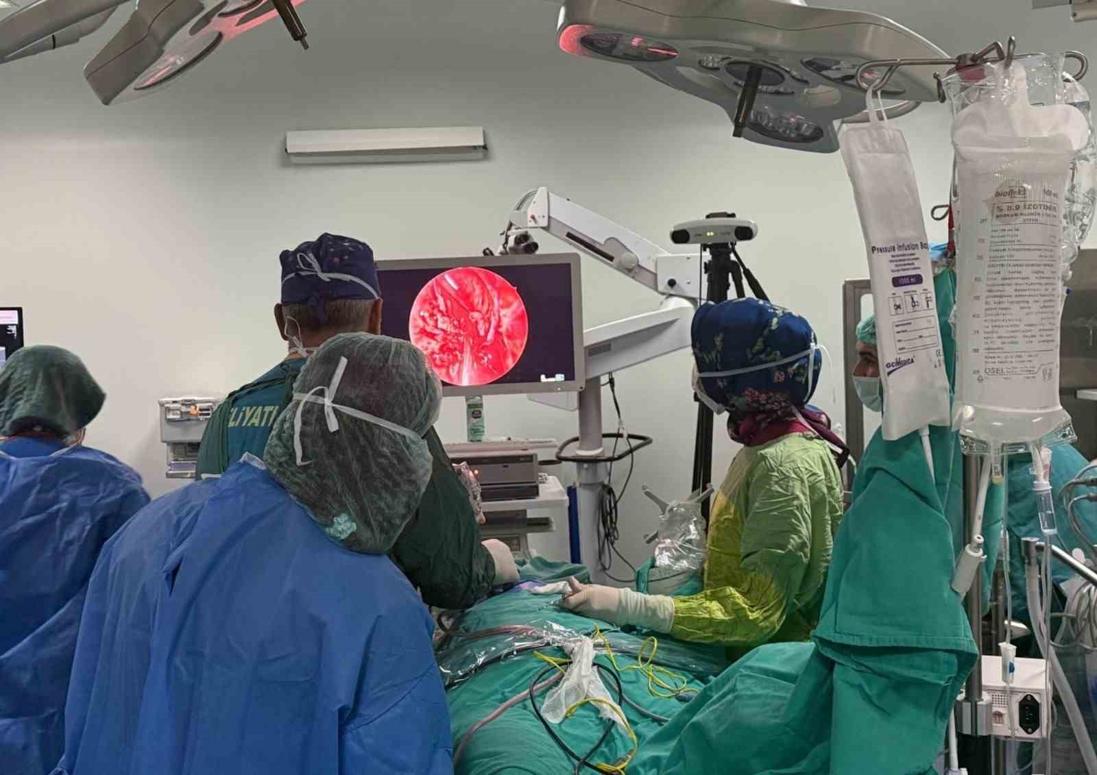 Karabük’te ilk kez burundan girilerek beyin tümörü ameliyatı yapıldı