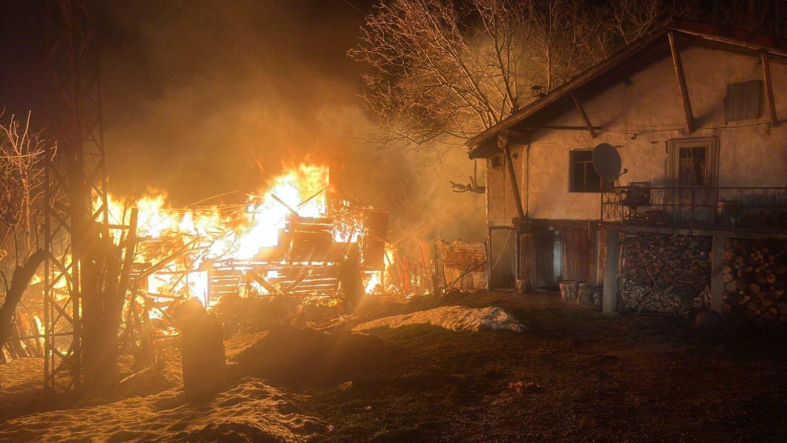 Safranbolu’da 2 katlı ahşap evde çıkan yangında 1 kişi yaralandı