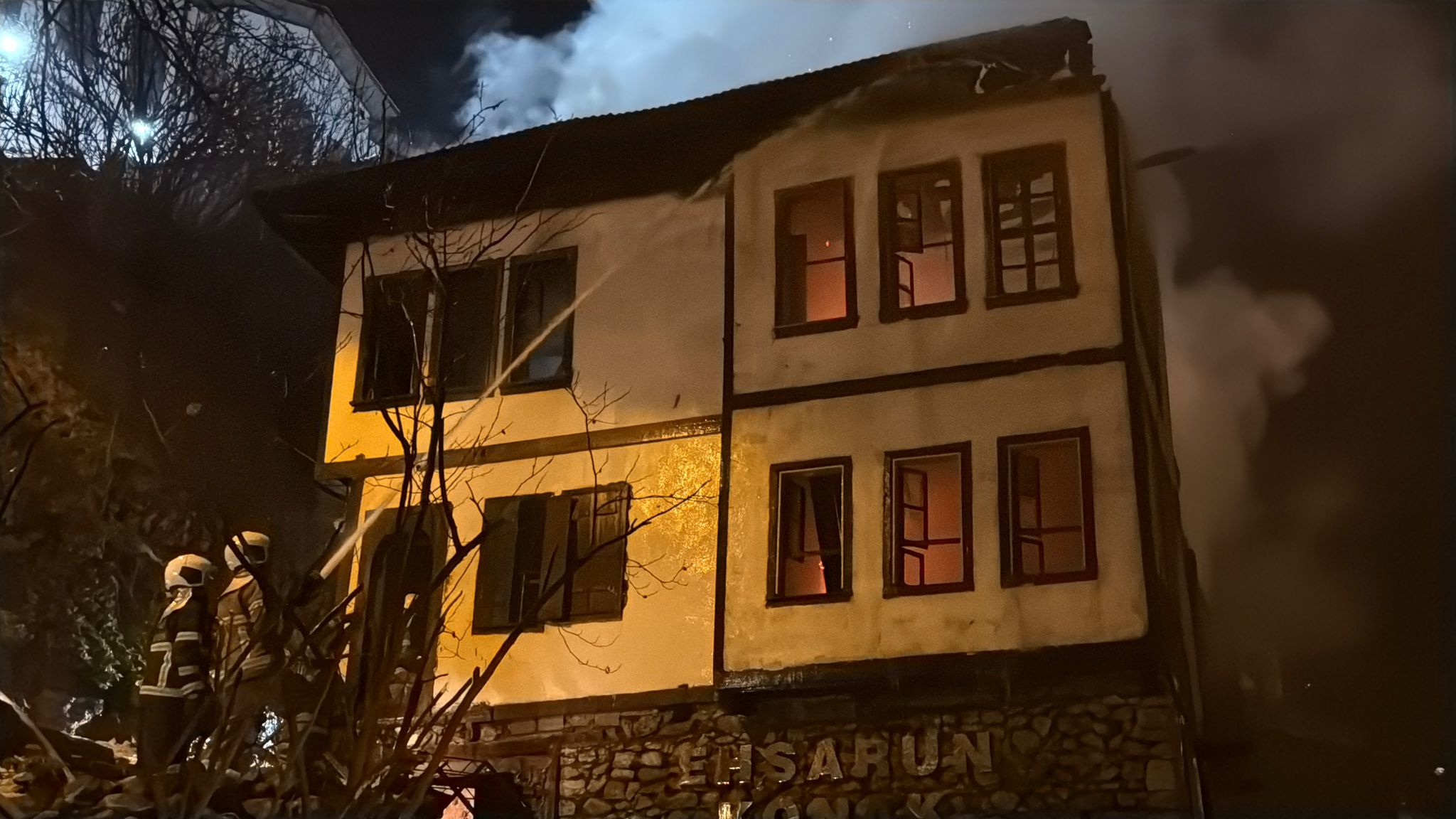 Safranbolu Eski Çarşıda 200 yılık tarihi konak alevlere teslim oldu