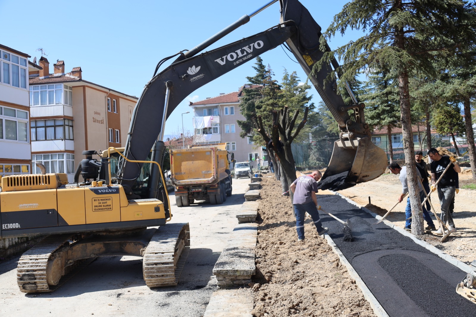 Mehmet Akif Ersoy Parkı’na desenli asfalttan yürüyüş yolları yapılıyor