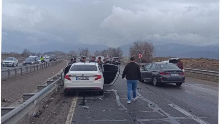 Karabük Gerede Yolu Kemikli Rampasında Meydana Gelen Kazada 1 Kişi Hayatını Kaybetti 3 Yaralı