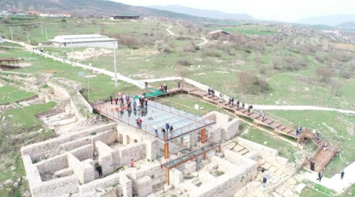 Karabük’te 1500 Yıllık Bıçak Seti Gün Yüzüne Çıkarıldı