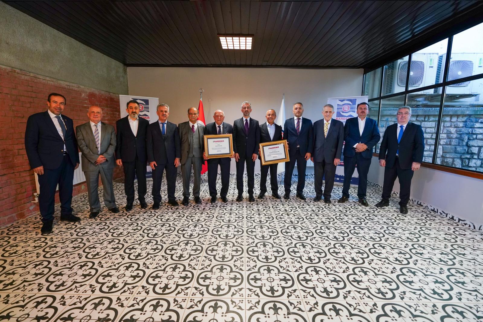 KARDEMİR’DE ONURSAL BAŞKANLIK ÜNVANLARI TAKDİM EDİLDİ