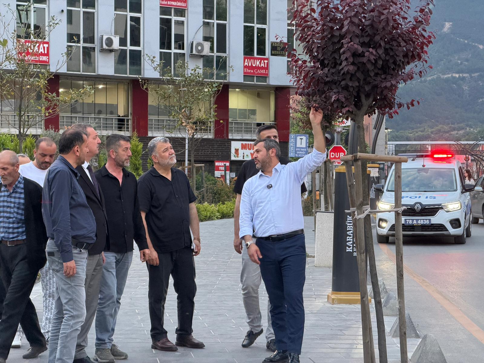 BAŞKAN ÇETİNKAYA KEMAL GÜNEŞ CADDESİNDE TAMAMLANAN ÇALIŞMALARI İNCELEDİ VATANDAŞTAN CADDEYE TAM NOT