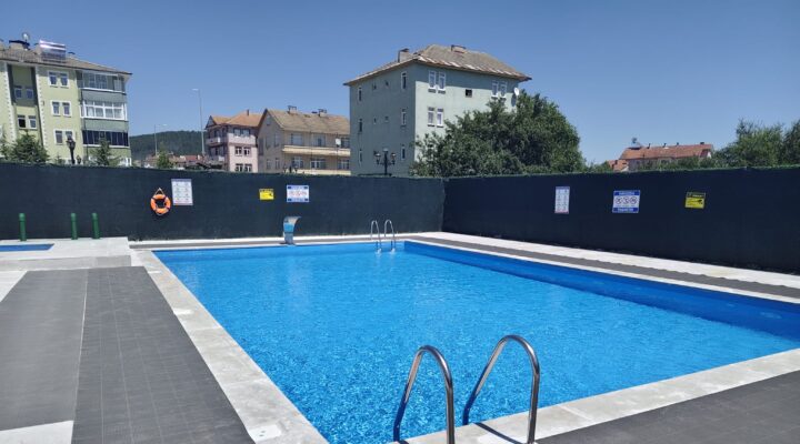 Eflani Belediyesi Açık Yüzme Havuzu Yaptı.