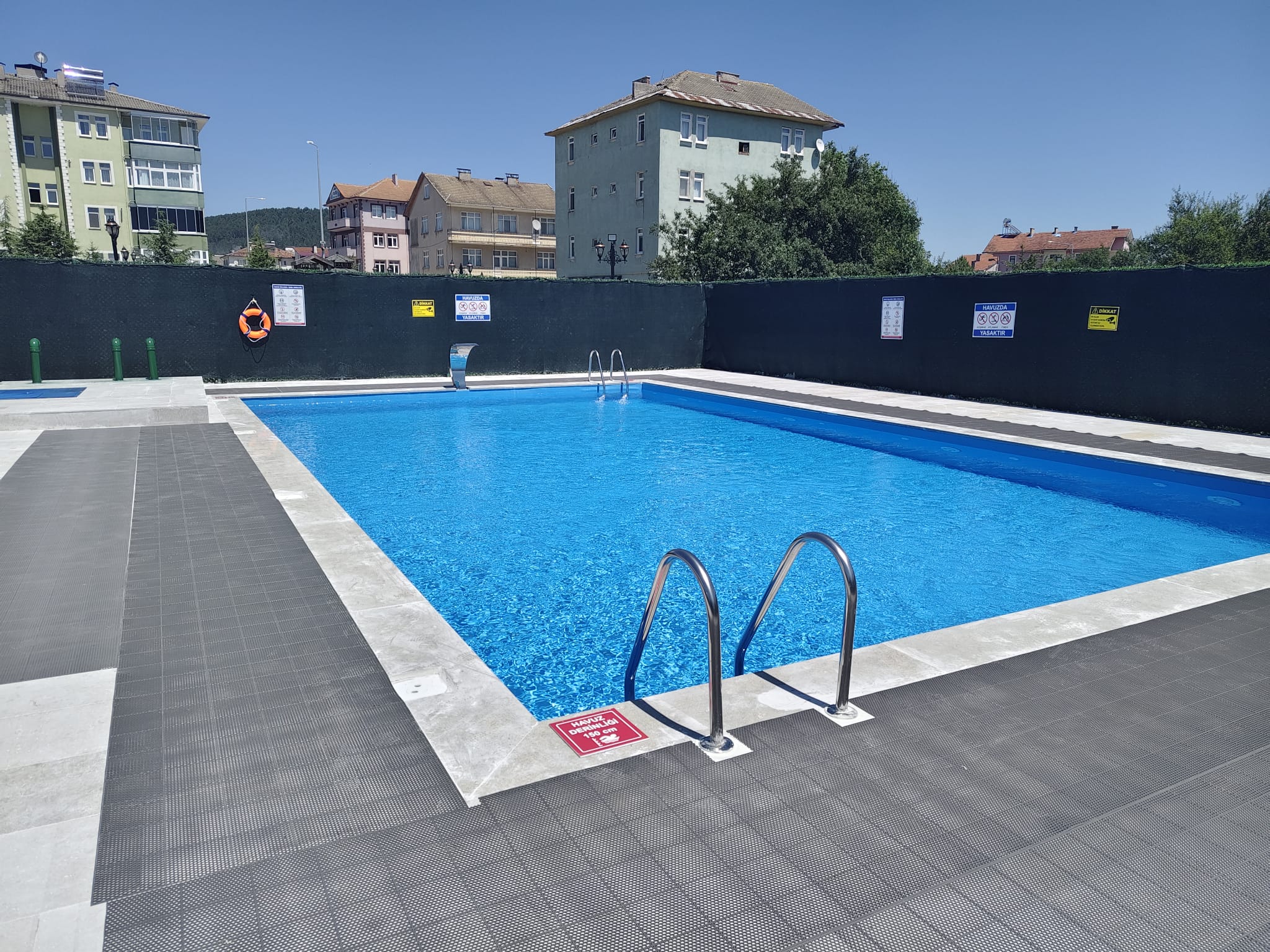 Eflani Belediyesi Açık Yüzme Havuzu Yaptı.
