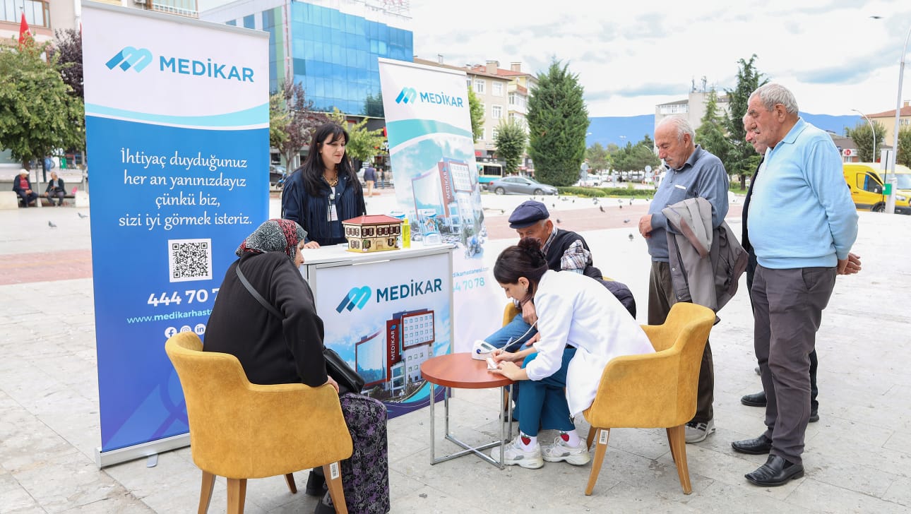 Medikar Hastanesi’nden 1 Ekim Dünya Yaşlılar Günü’nde Sağlık Farkındalığı Etkinliği